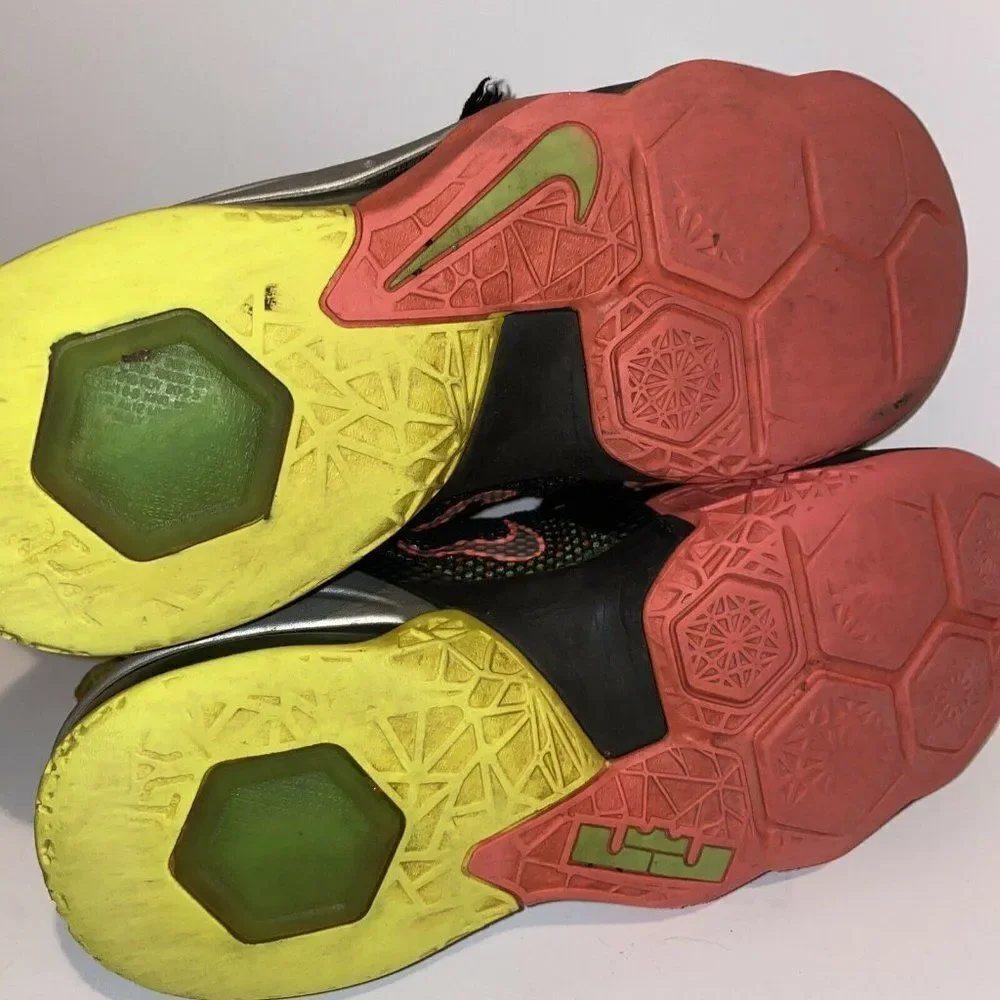 NIKE LEBRON XII Low Kids Basketball Shoes Size 6Y